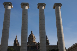 4 Columns overlooking the National Art Museum